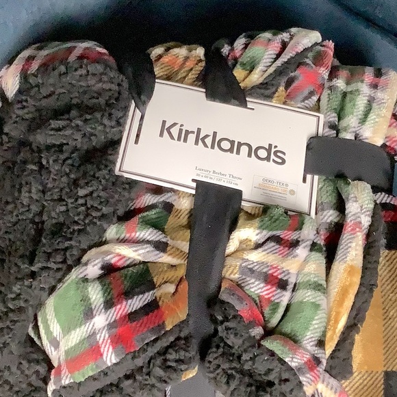 Kirklands Bedding Kirkland Luxury Berber Throw Black Side And Plaid On Other Side 5 X 60